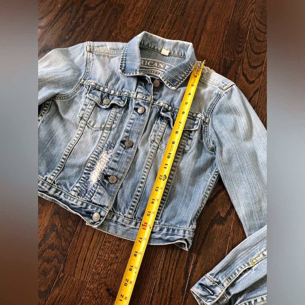 American Eagle Women’s M Blue/Gray Distressed Short Cotton Jean Jacket - EUC! - Picture 6 of 12
